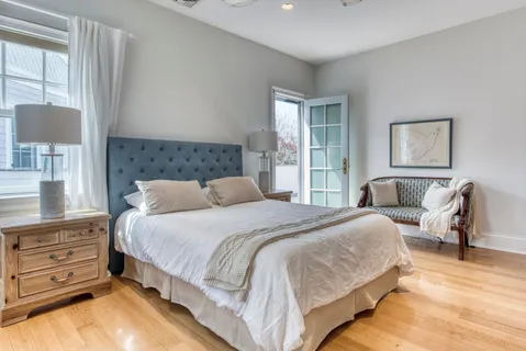 Undisclosed Address, Southampton, NY 11968