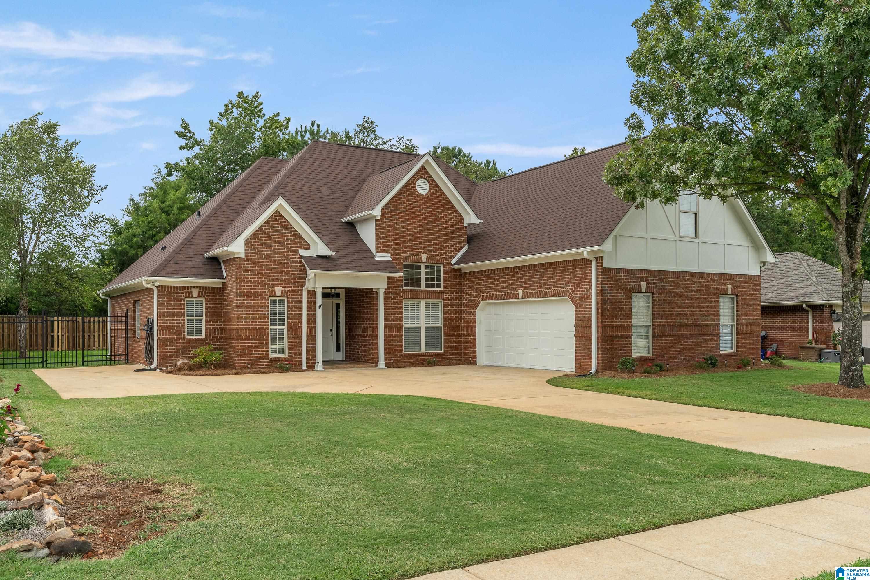 310 Tanglewood Circle Alabaster, AL 35007 - Photo 2 of 41