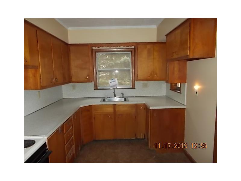 172 Leigh Road Cumberland, RI 02864 - Photo 6 of 19 Kitchen.
