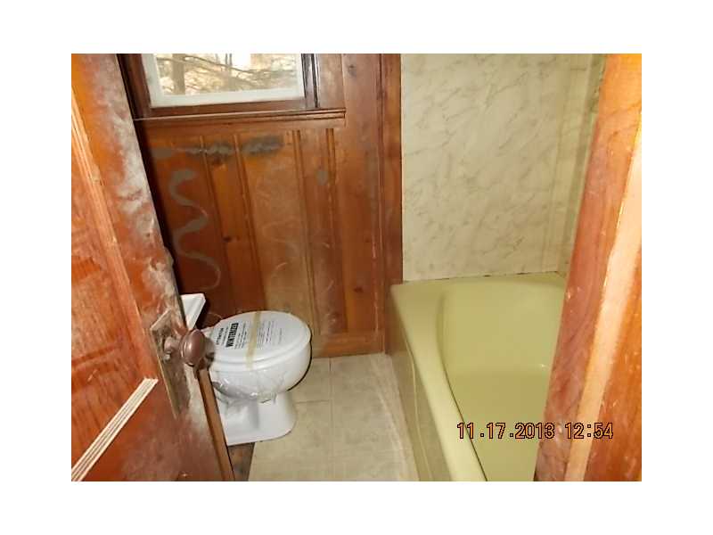 172 Leigh Road Cumberland, RI 02864 - Photo 8 of 19 Bathroom.