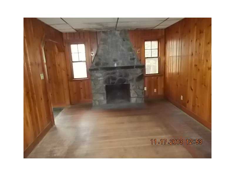 172 Leigh Road Cumberland, RI 02864 - Photo 9 of 19 Living Room.