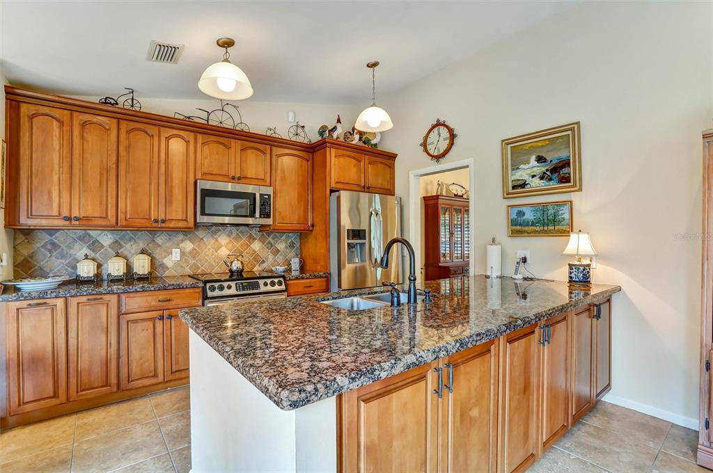 11816 Lipsey Road Tampa, FL 33618 - Photo 15 of 50