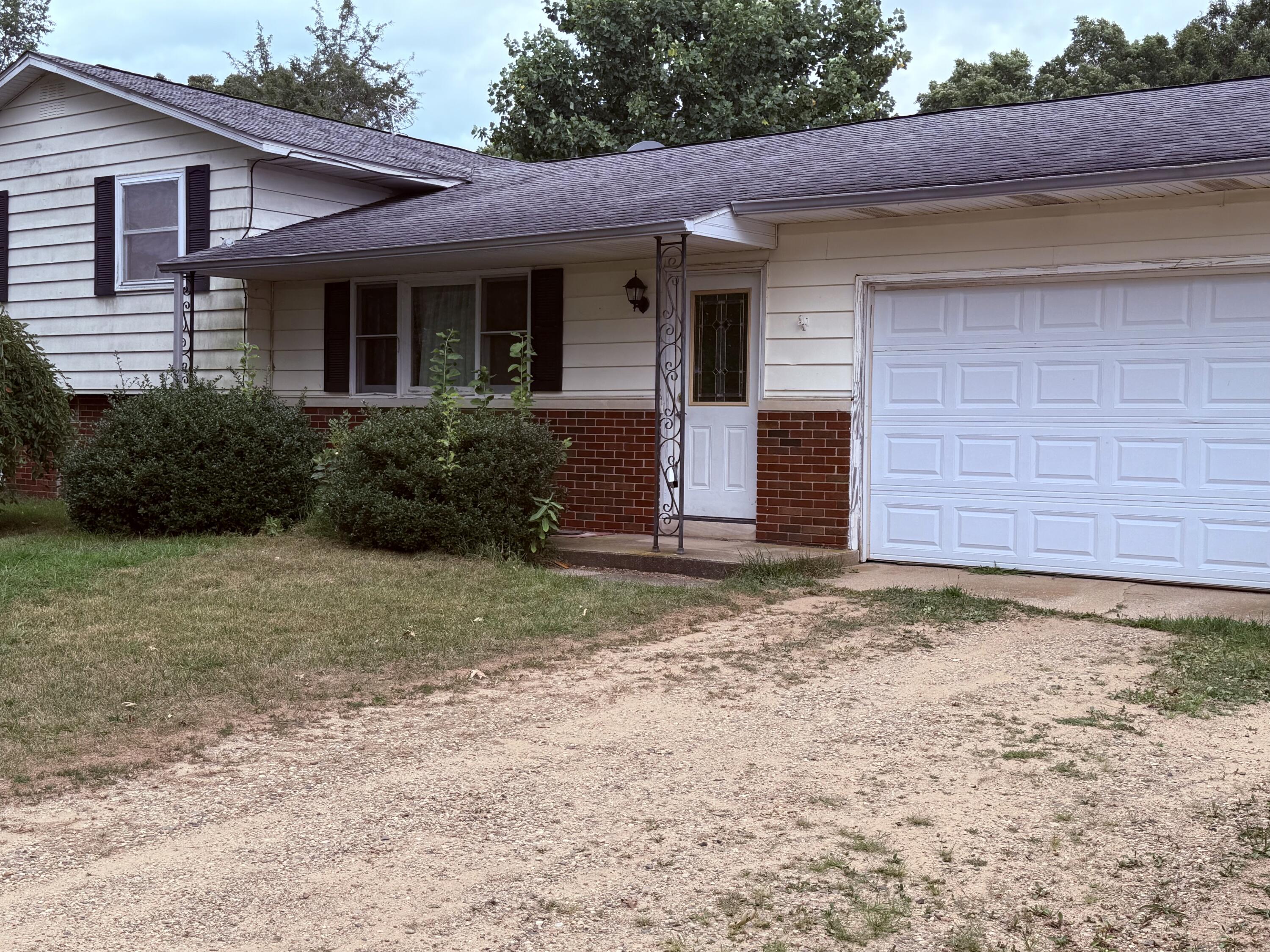 54539 Buckhorn Road Three Rivers, MI 49093 - Photo 2 of 6 IMG_1010