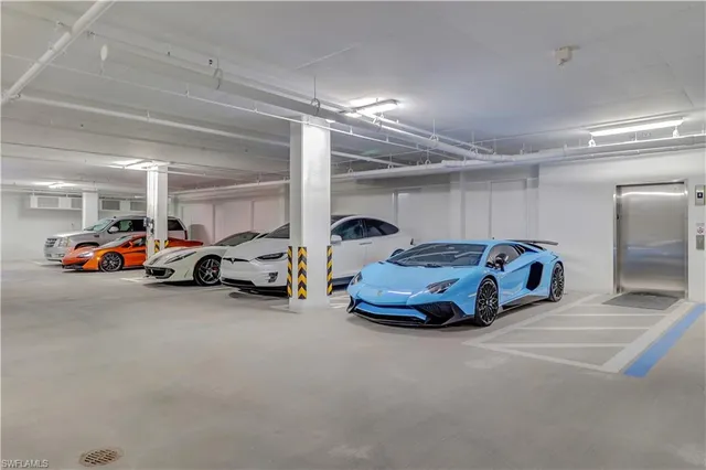 $18,000 | 875 6th Avenue South, Unit 304, Naples, FL 34102