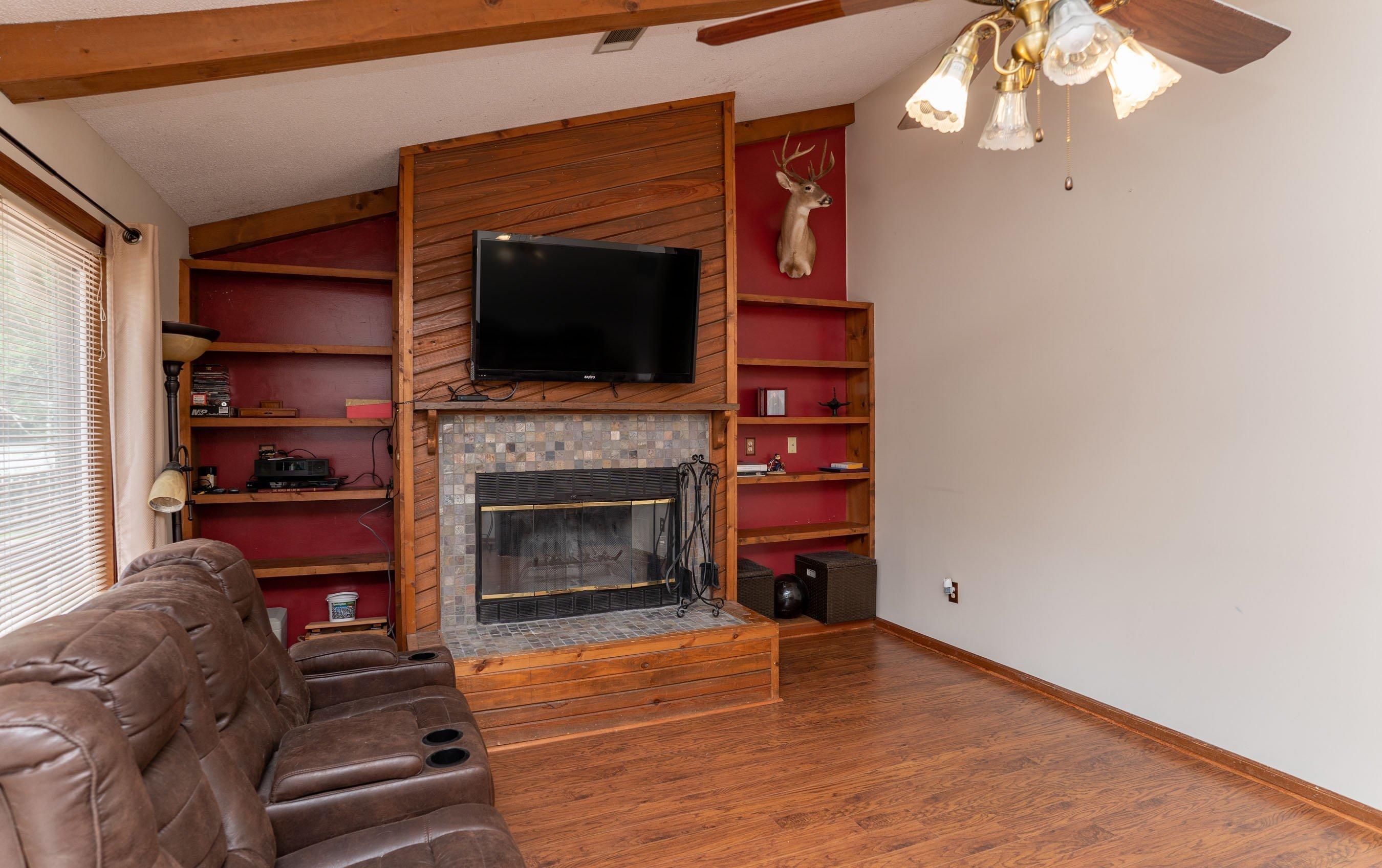 6048 Vaux Road Beaufort, SC 29906 - Photo 12 of 28 Built Ins