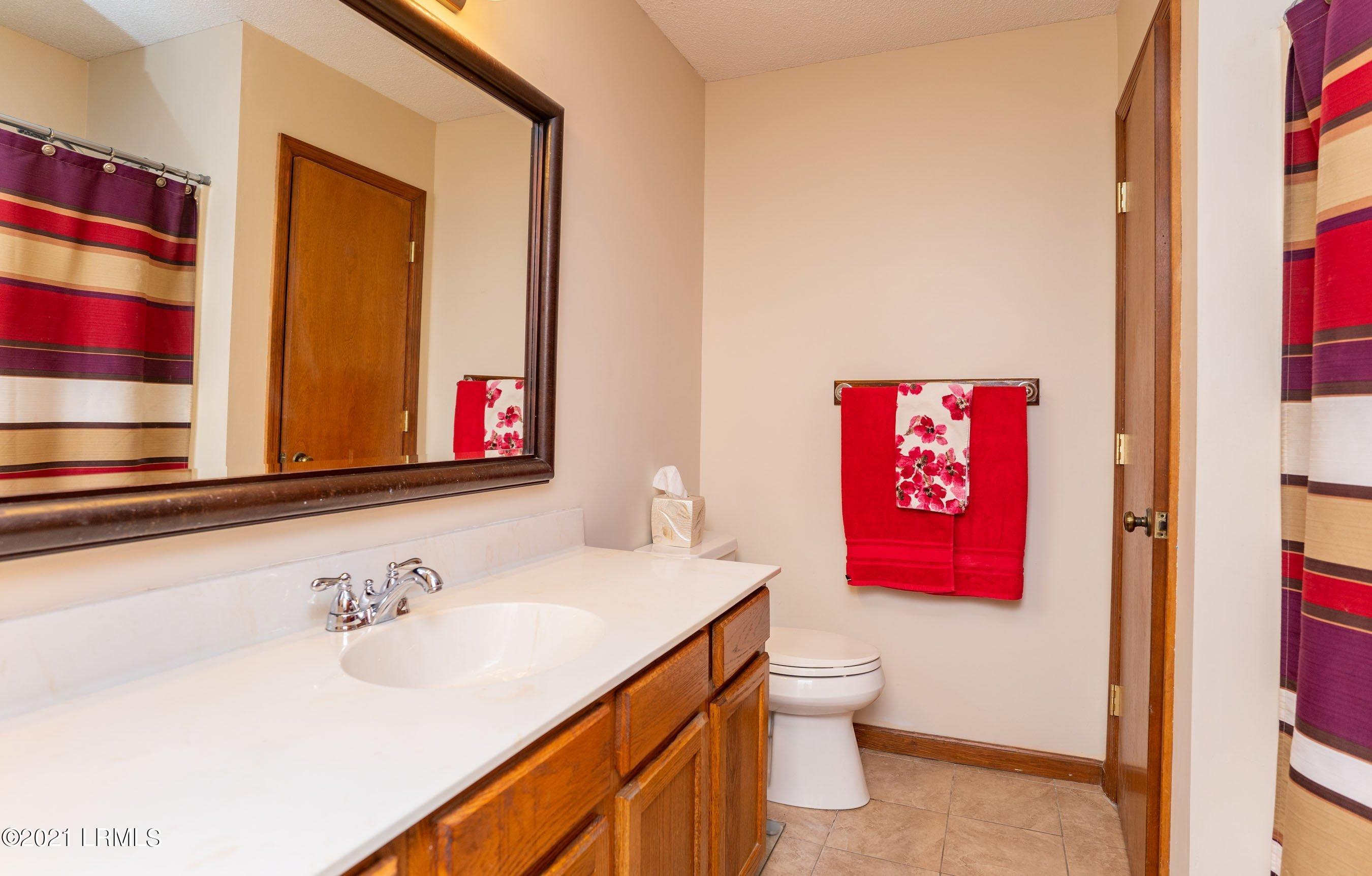 6048 Vaux Road Beaufort, SC 29906 - Photo 18 of 28 Bathroom 2