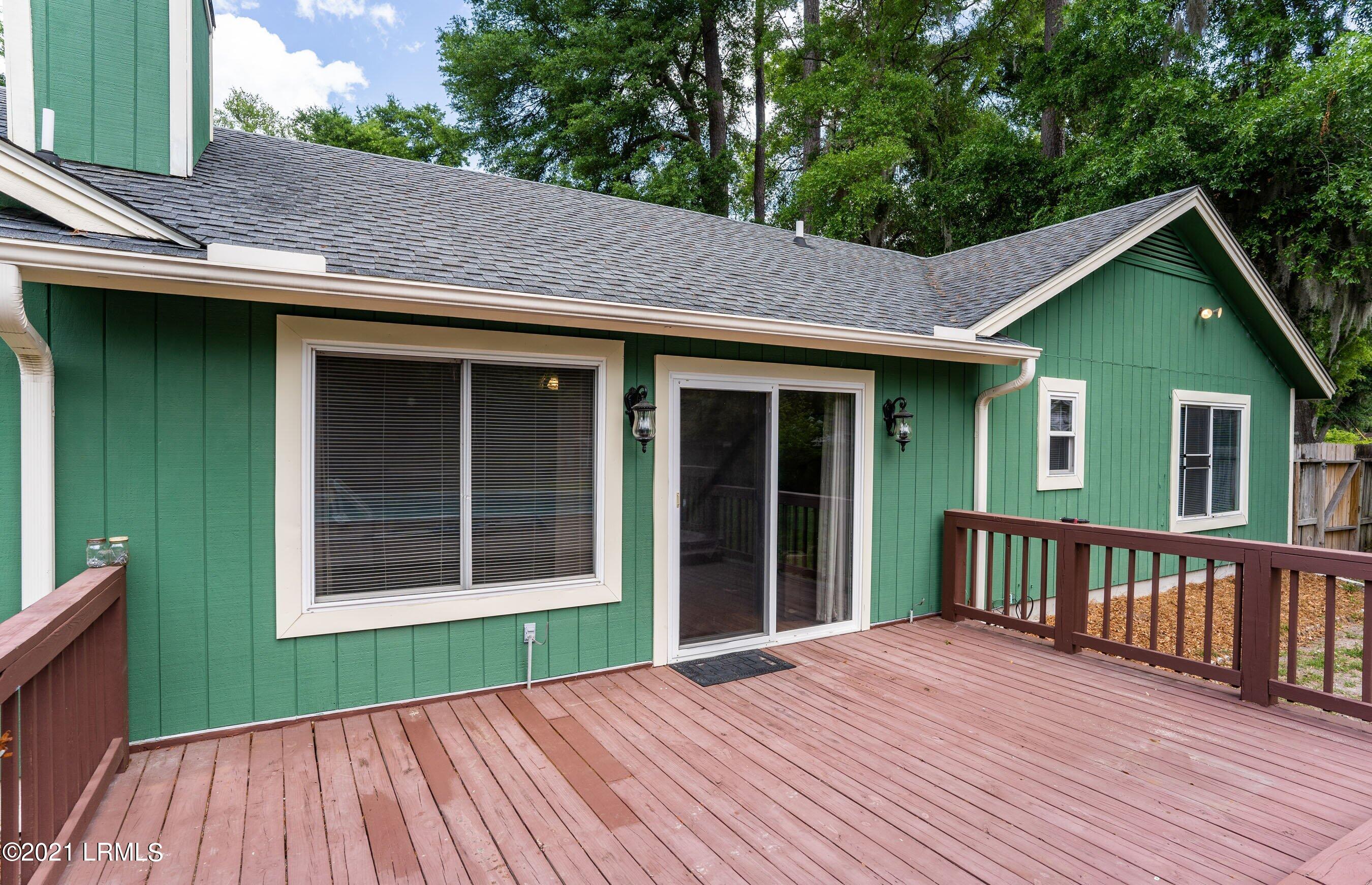 6048 Vaux Road Beaufort, SC 29906 - Photo 22 of 28 Large Deck