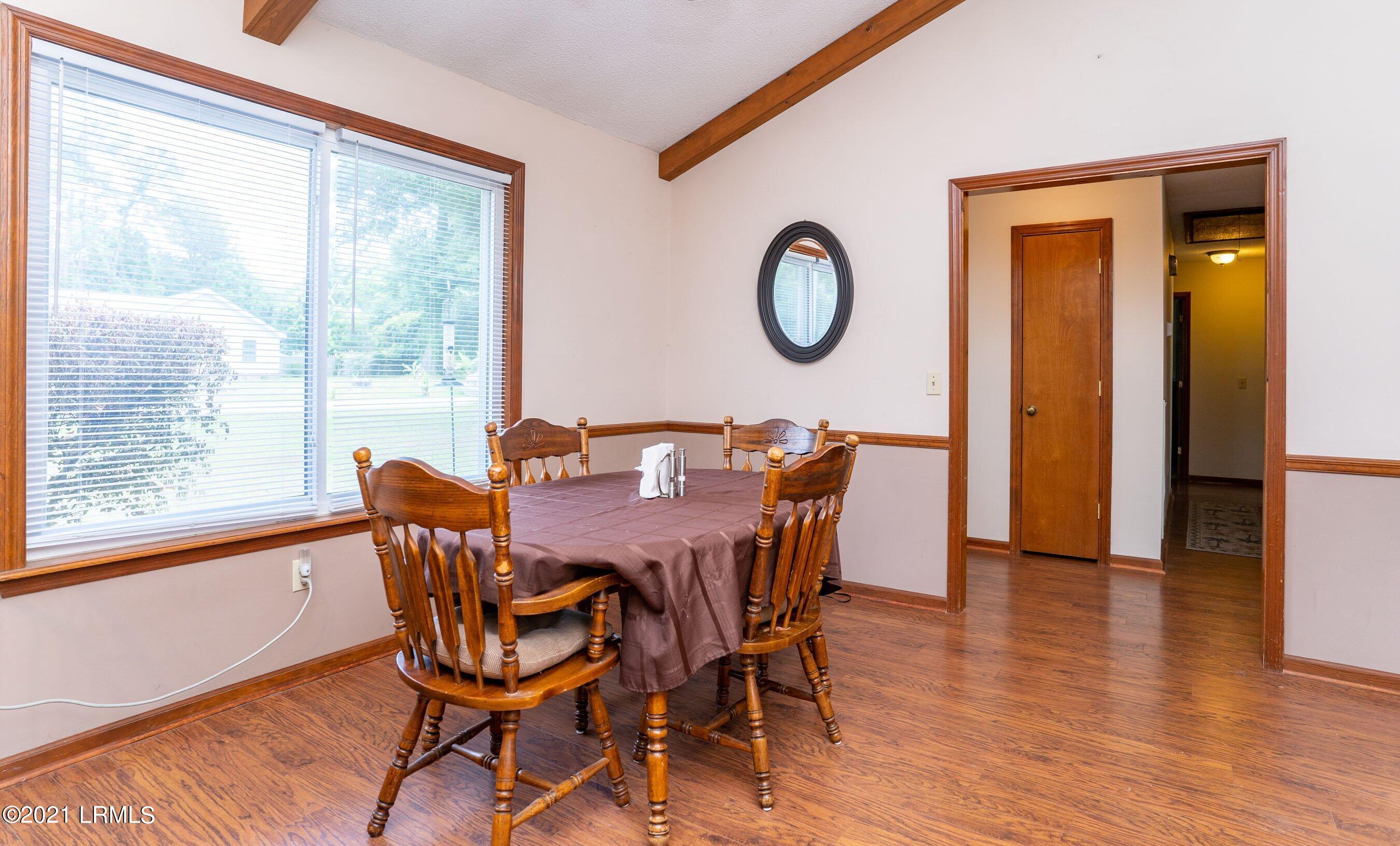 6048 Vaux Road Beaufort, SC 29906 - Photo 5 of 28 Dining