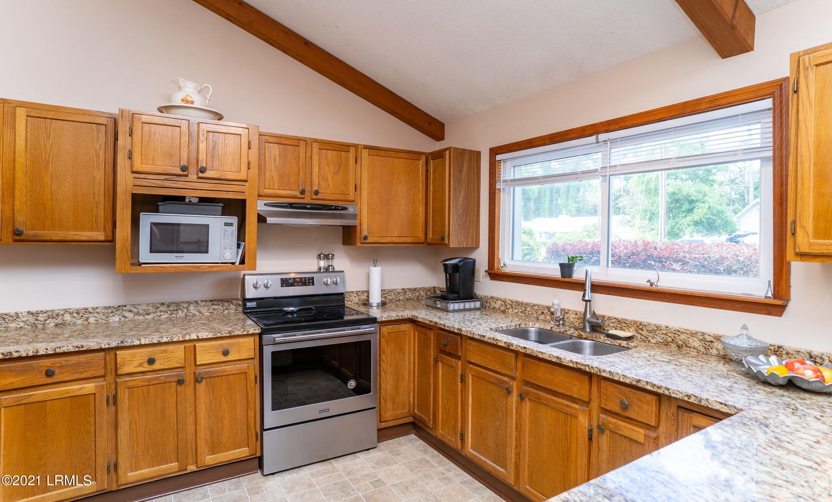 6048 Vaux Road Beaufort, SC 29906 - Photo 8 of 28 Stainless Steel Appliances