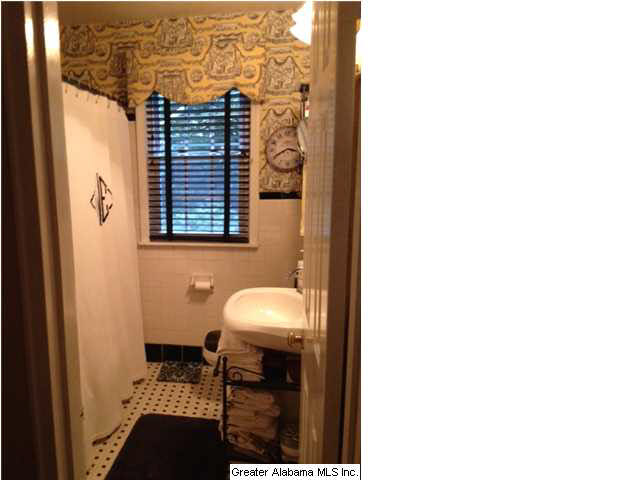 208 Fox Hall Road Birmingham, AL 35213 - Photo 3 of 15