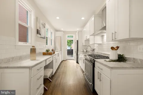$1,500,000 | 647 A Street Southeast, Washington, DC 20003