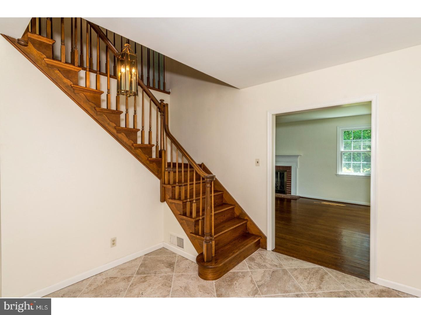 257 Country Gate Road Wayne, PA 19087 - Photo 4 of 25