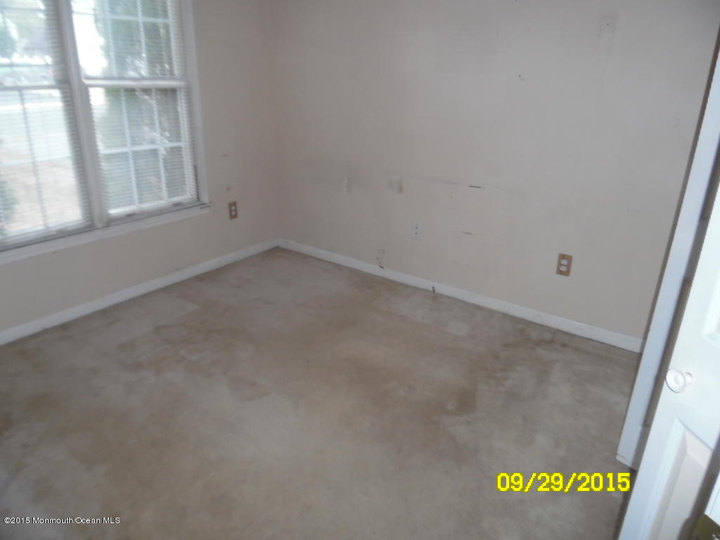 112 Ketch Road Manahawkin, NJ 08050 - Photo 4 of 10 SAM_1971