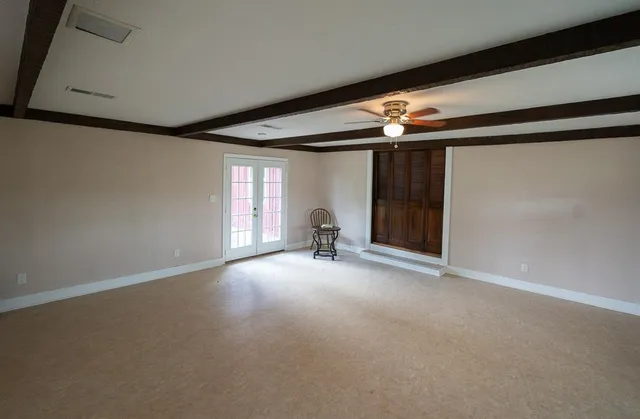 a view of empty room with ceiling fan
