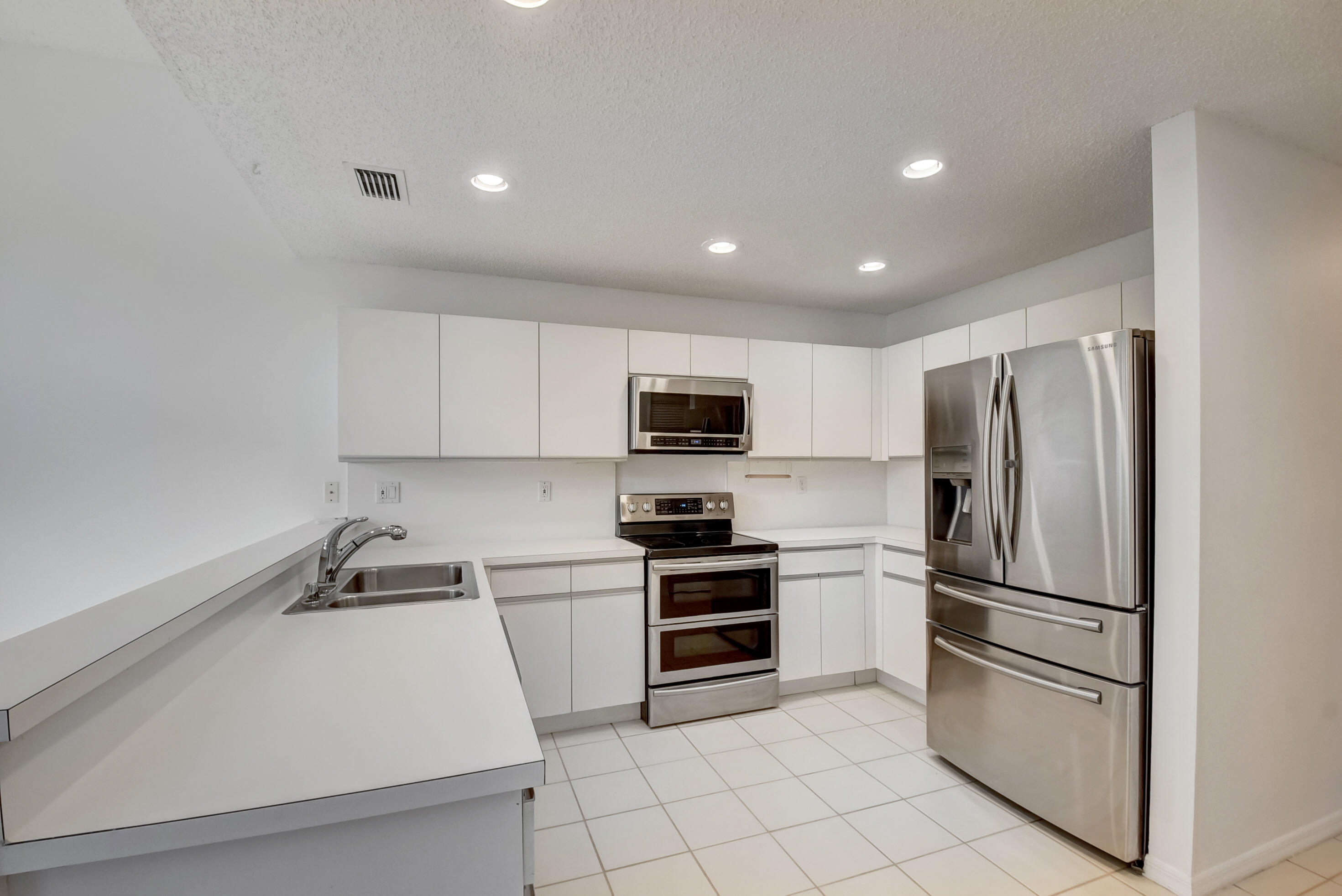 21280 Sawmill Court Boca Raton, FL 33498 - Photo 11 of 34 17_17_ebf_7402_3_4_5_6