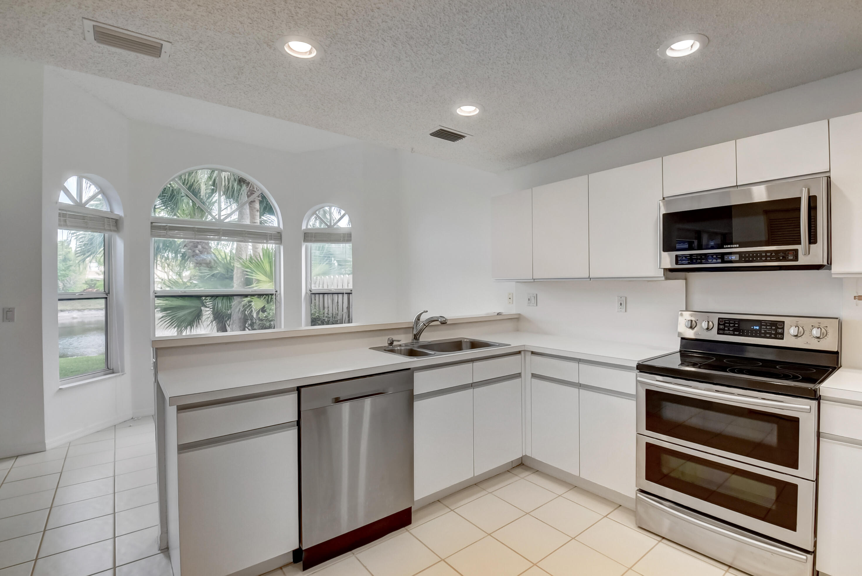 21280 Sawmill Court Boca Raton, FL 33498 - Photo 12 of 34 18_18_ebf_7407_08_09_10_11