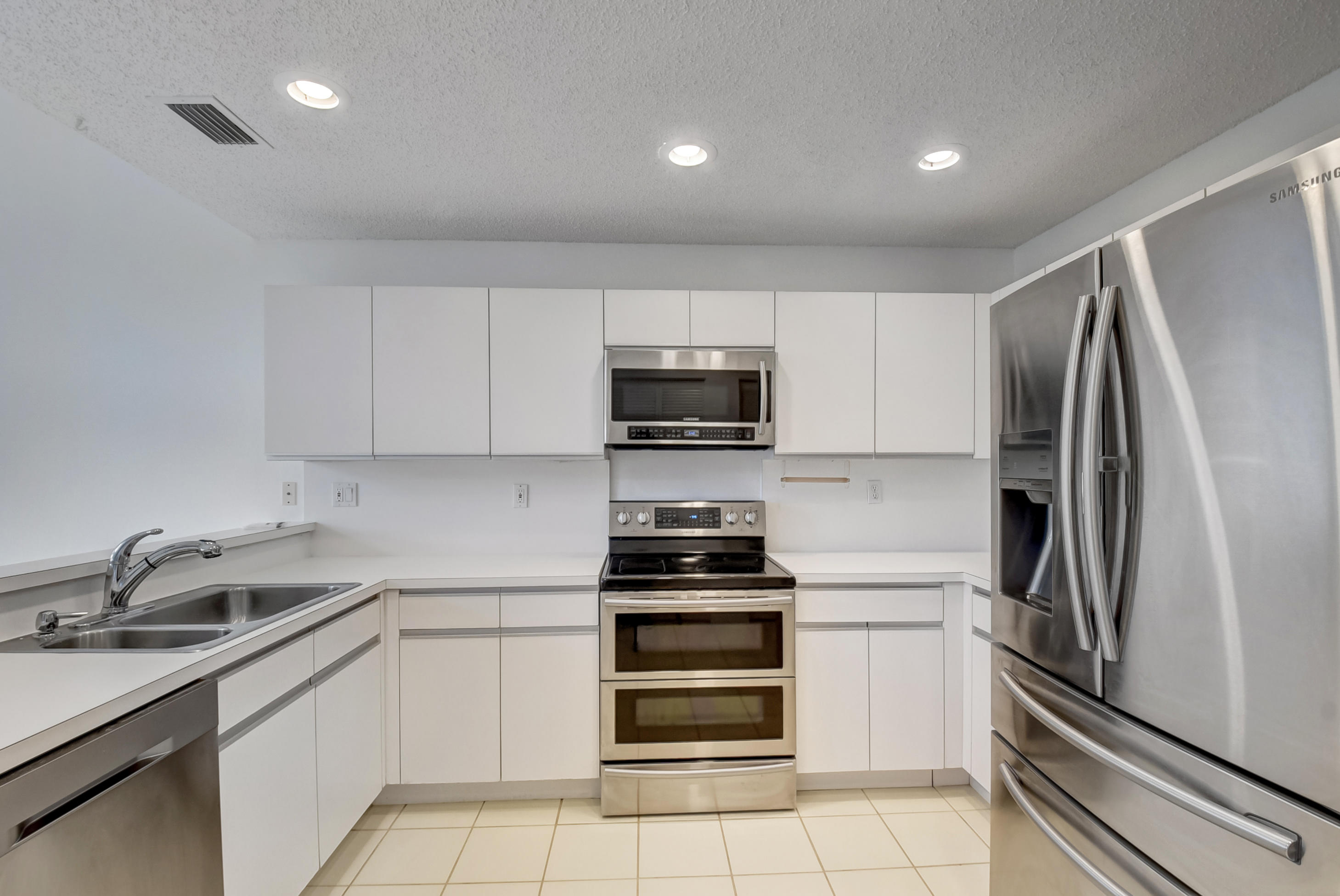 21280 Sawmill Court Boca Raton, FL 33498 - Photo 14 of 34 20_20_ebf_7417_18_19_20_21