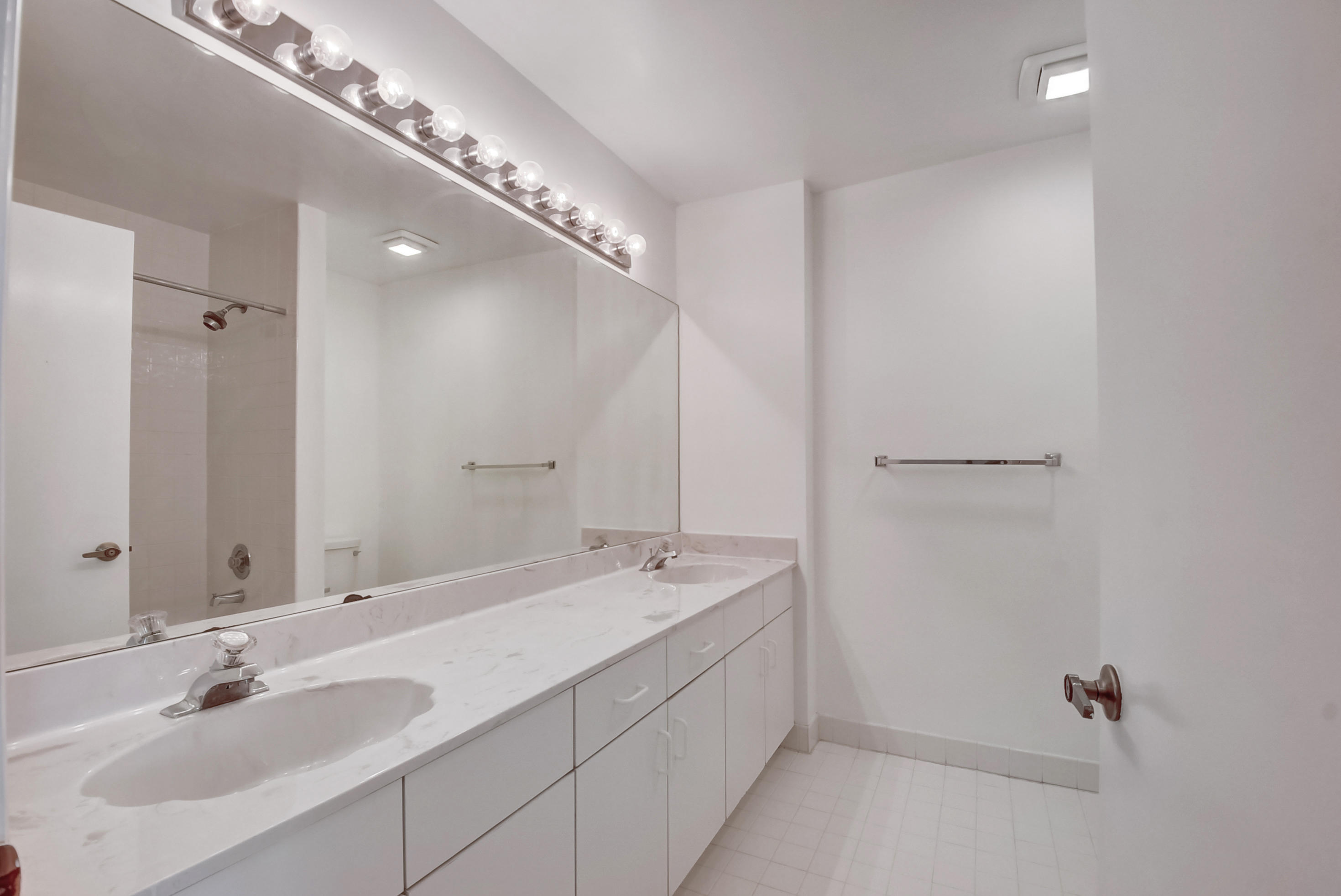 21280 Sawmill Court Boca Raton, FL 33498 - Photo 17 of 34 23_23_ebf_7447_48_49_50_51