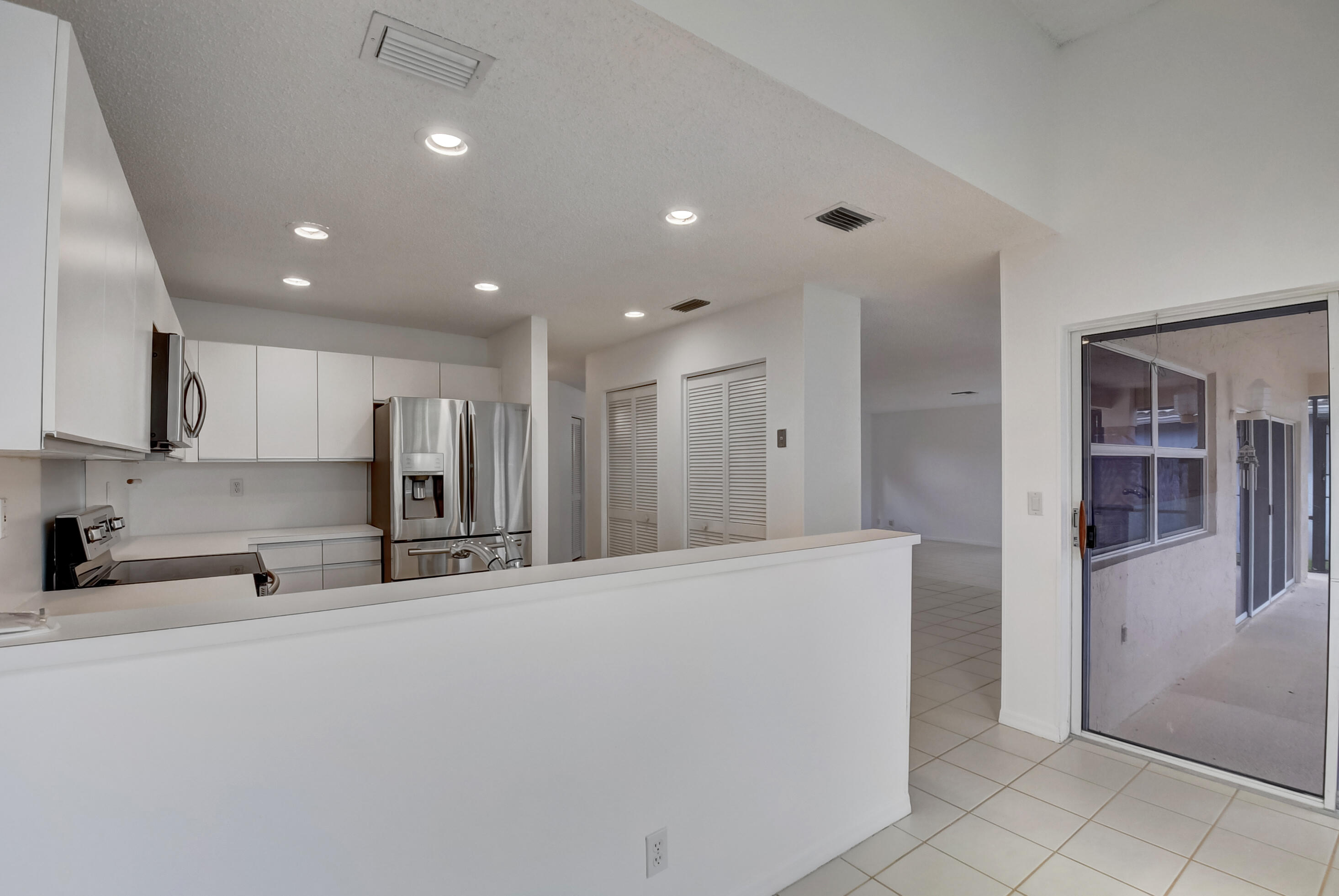 21280 Sawmill Court Boca Raton, FL 33498 - Photo 10 of 34 16_16_ebf_7397_398_399_400_401