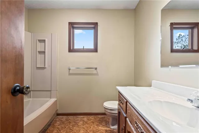 $165,000 | 1113 Jeff Circle, Paola, KS 66071