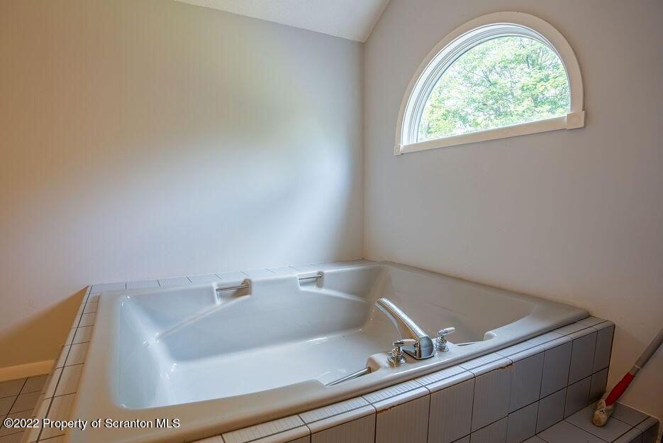 71 Ruffed Grouse Road Greentown, PA 18426 - Photo 19 of 51 Gallery Image 19