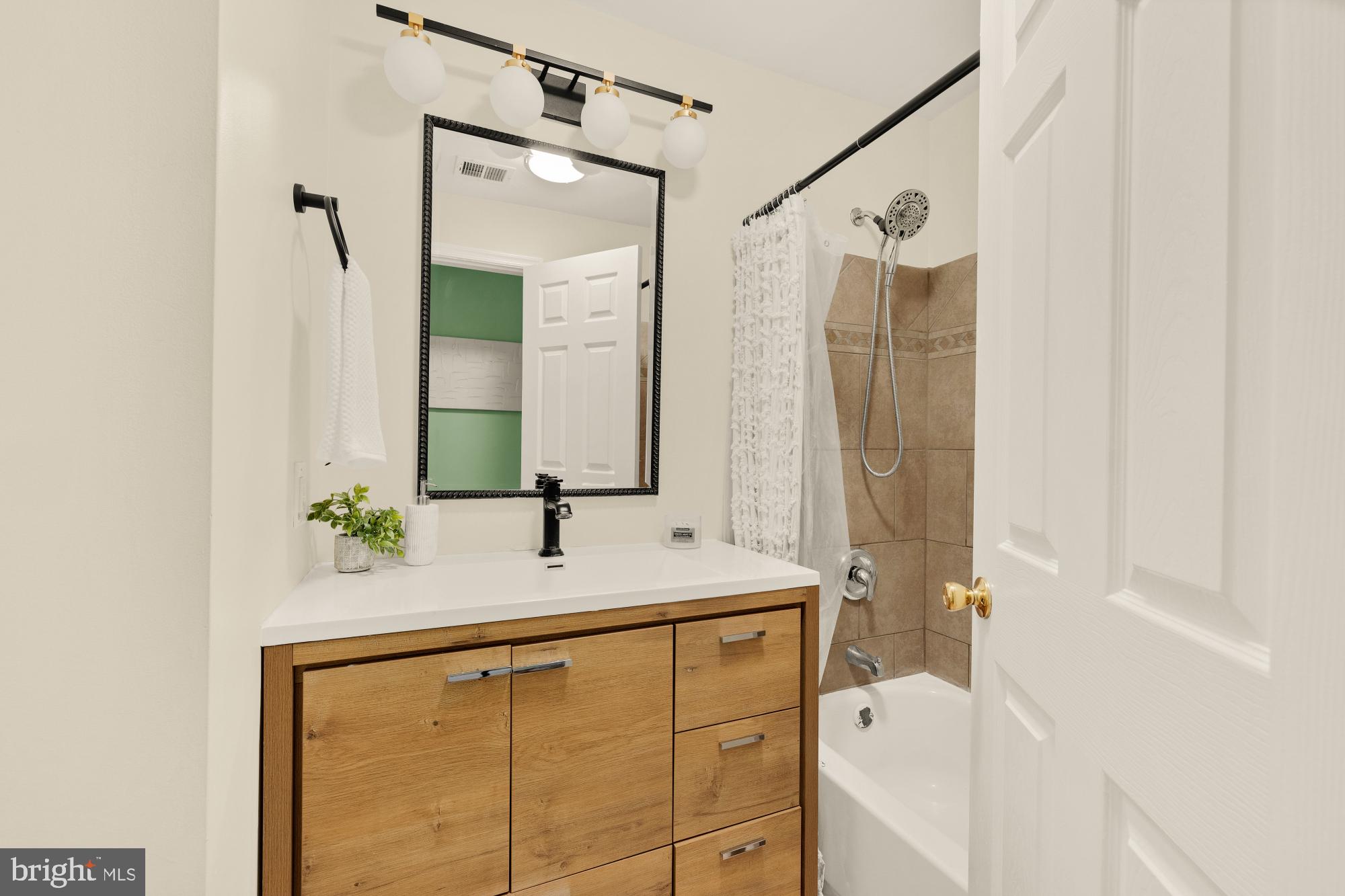 909 8th Street Northeast Washington, DC 20002 - Photo 15 of 21