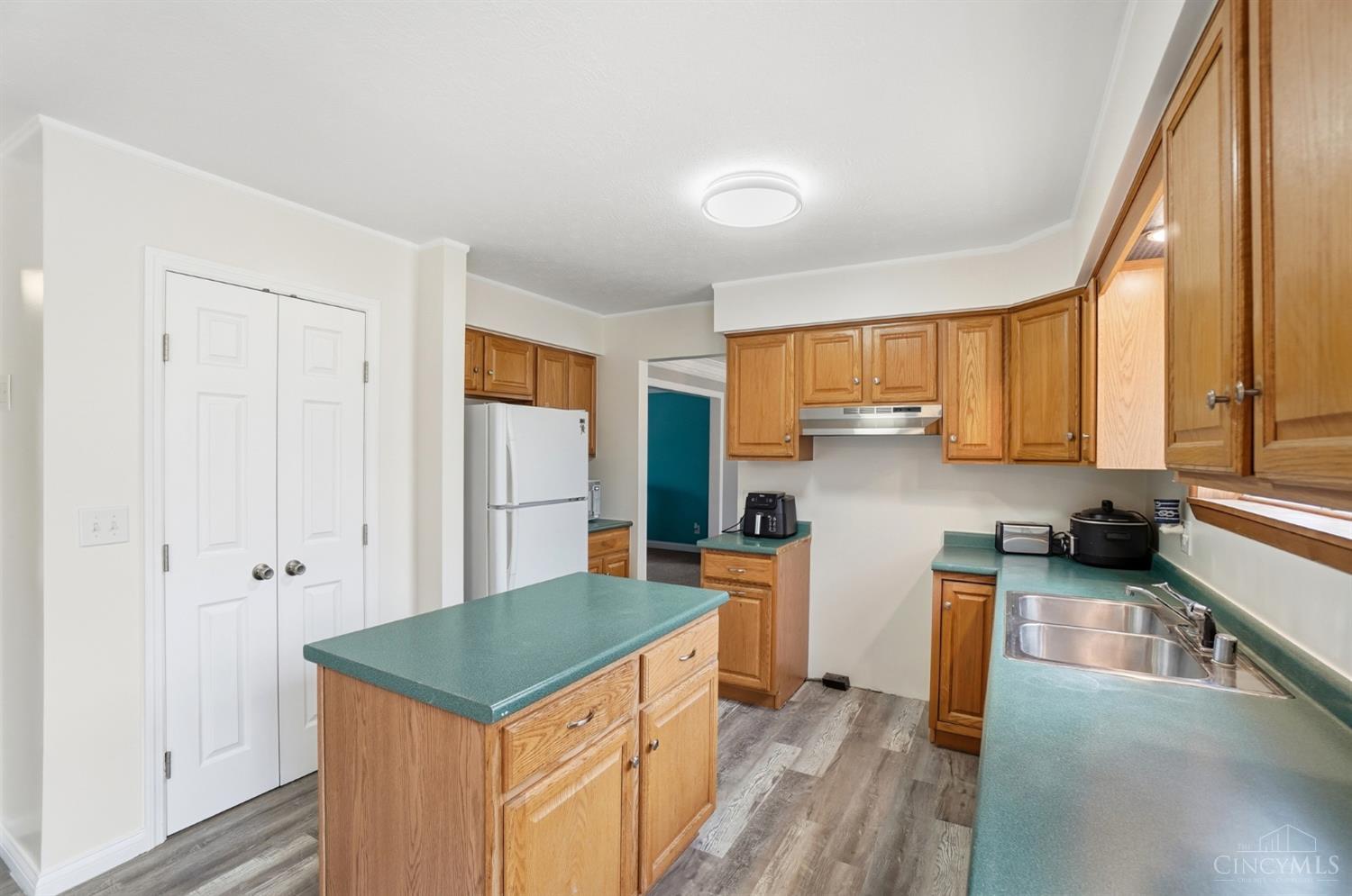 5285 Yeatman Road Cincinnati, OH 45252 - Photo 16 of 72