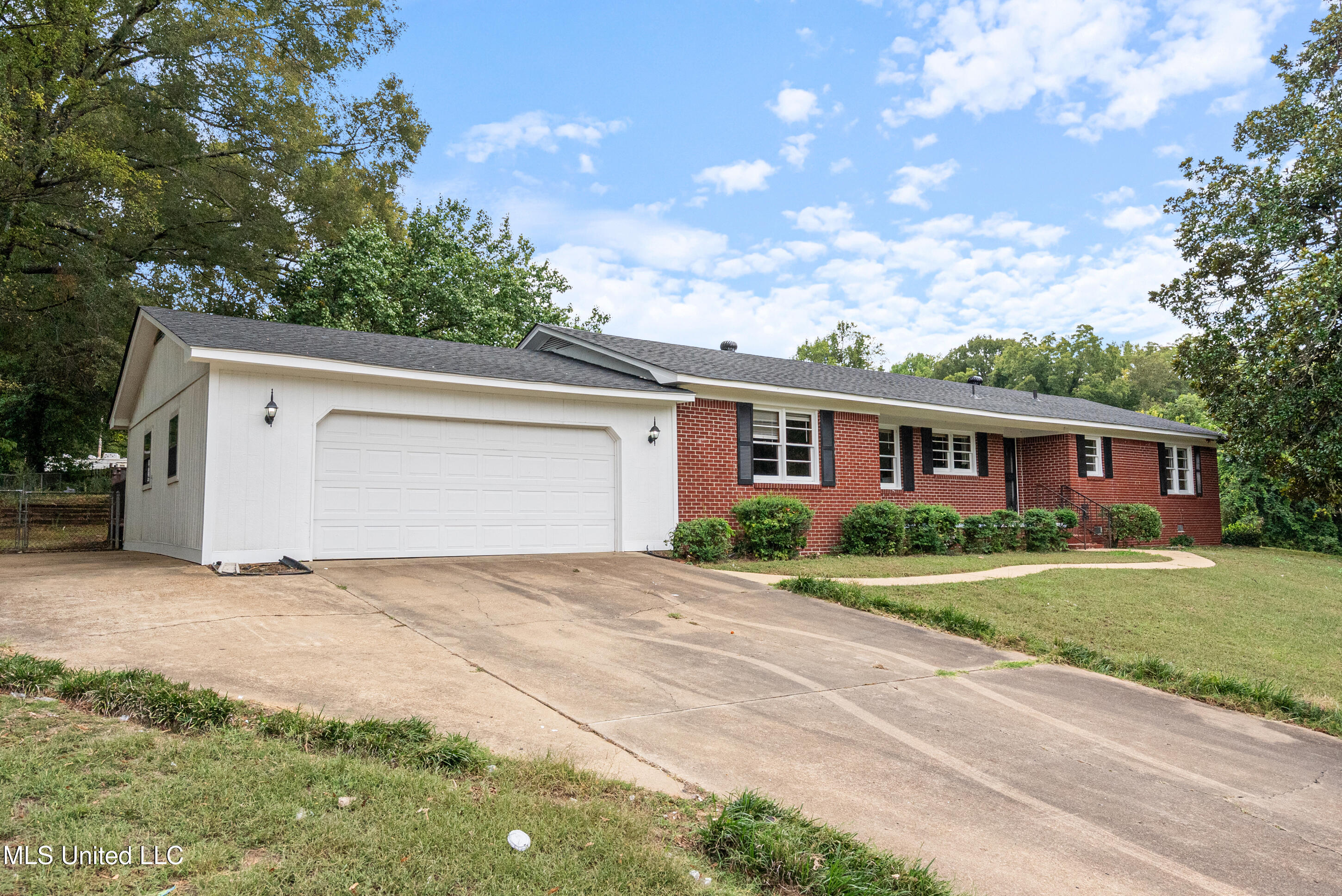 296 Johnson Park Holly Springs, MS 38635 - Photo 5 of 24 DSC09083