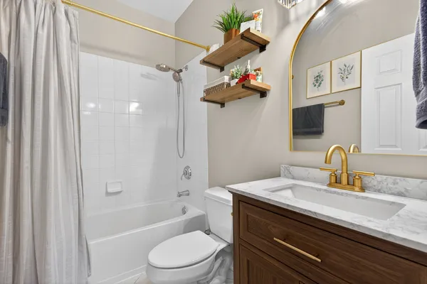 $950,000 | 484 Haleys Hill Court, Palatine, IL 60074