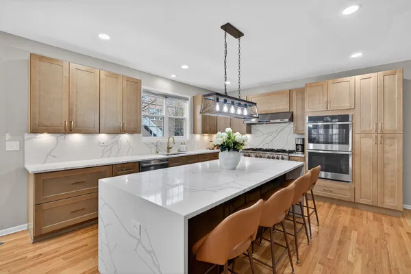 $950,000 | 484 Haleys Hill Court, Palatine, IL 60074