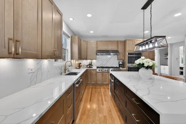$950,000 | 484 Haleys Hill Court, Palatine, IL 60074