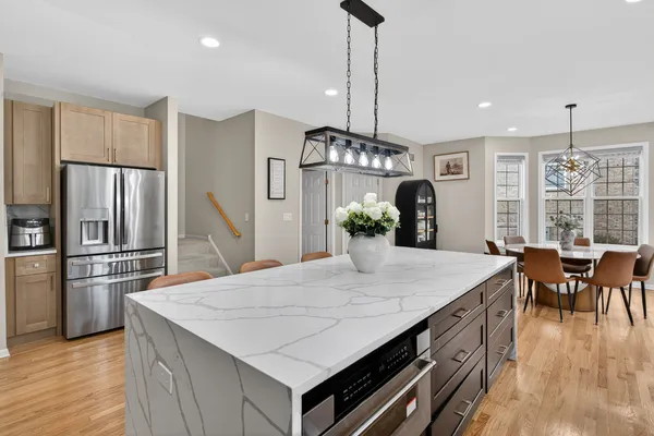 $950,000 | 484 Haleys Hill Court, Palatine, IL 60074