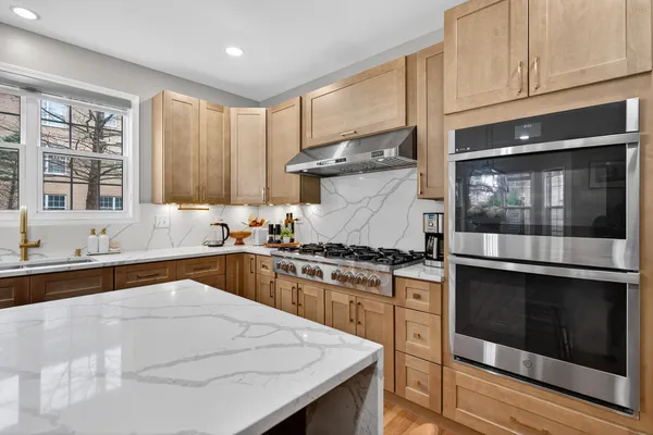 $950,000 | 484 Haleys Hill Court, Palatine, IL 60074