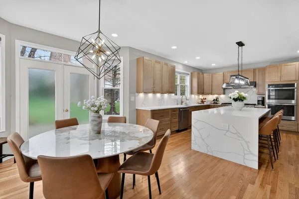 $950,000 | 484 Haleys Hill Court, Palatine, IL 60074