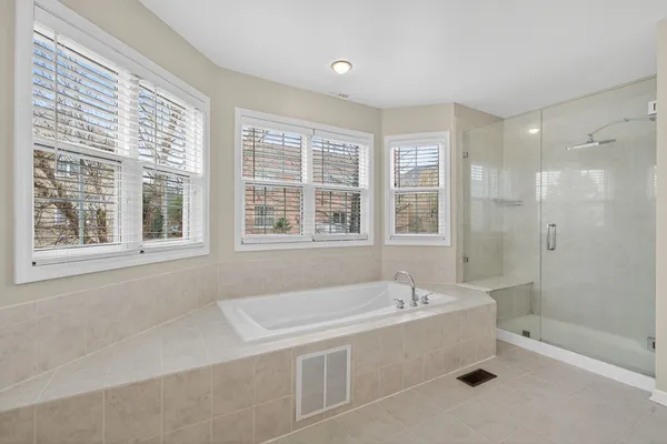 $950,000 | 484 Haleys Hill Court, Palatine, IL 60074