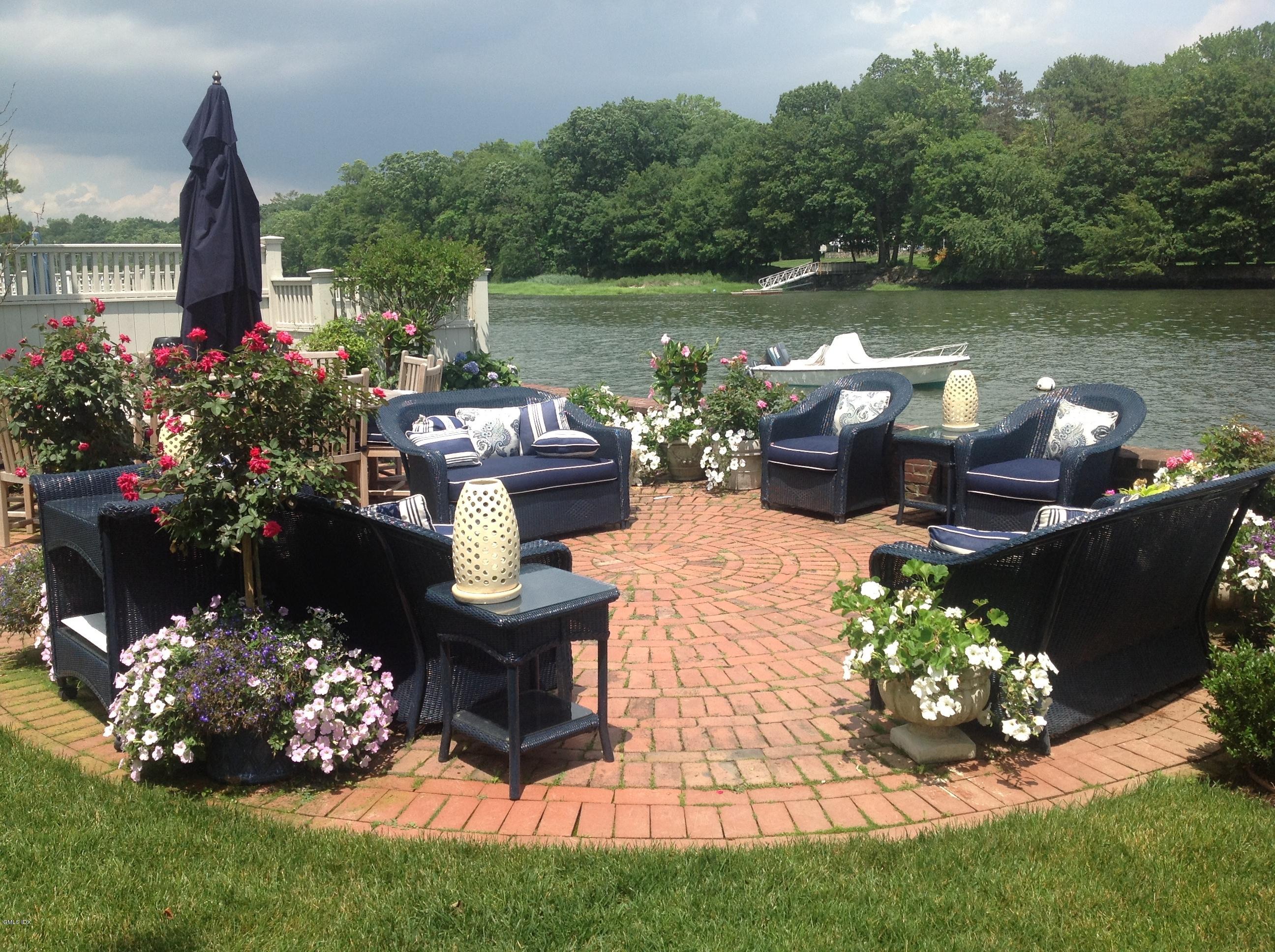 661 Steamboat Road, Unit B Greenwich, CT 06830 - Photo 41 of 61 Terrace Summer