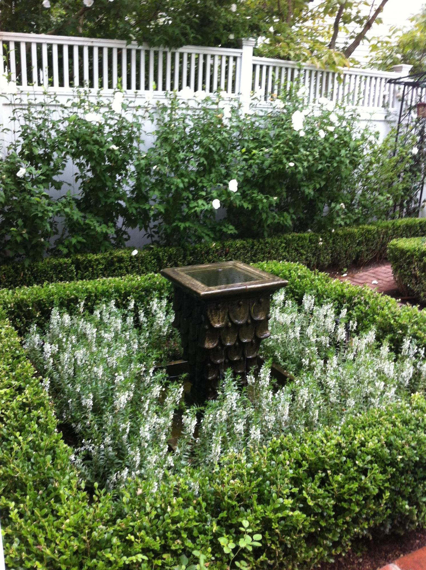 661 Steamboat Road, Unit B Greenwich, CT 06830 - Photo 44 of 61 Fountain in Garden
