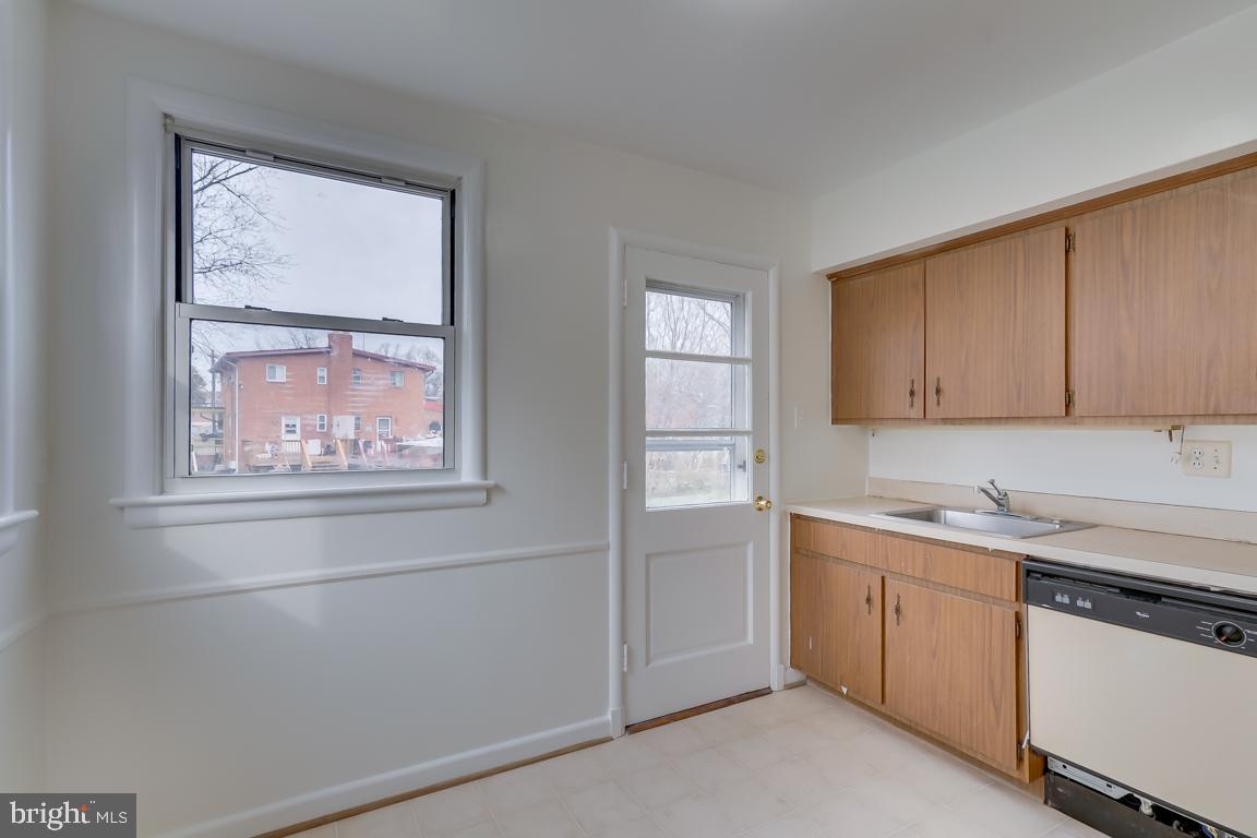 1012 Ruatan Street Silver Spring, MD 20903 - Photo 7 of 15 Gallery Image 7
