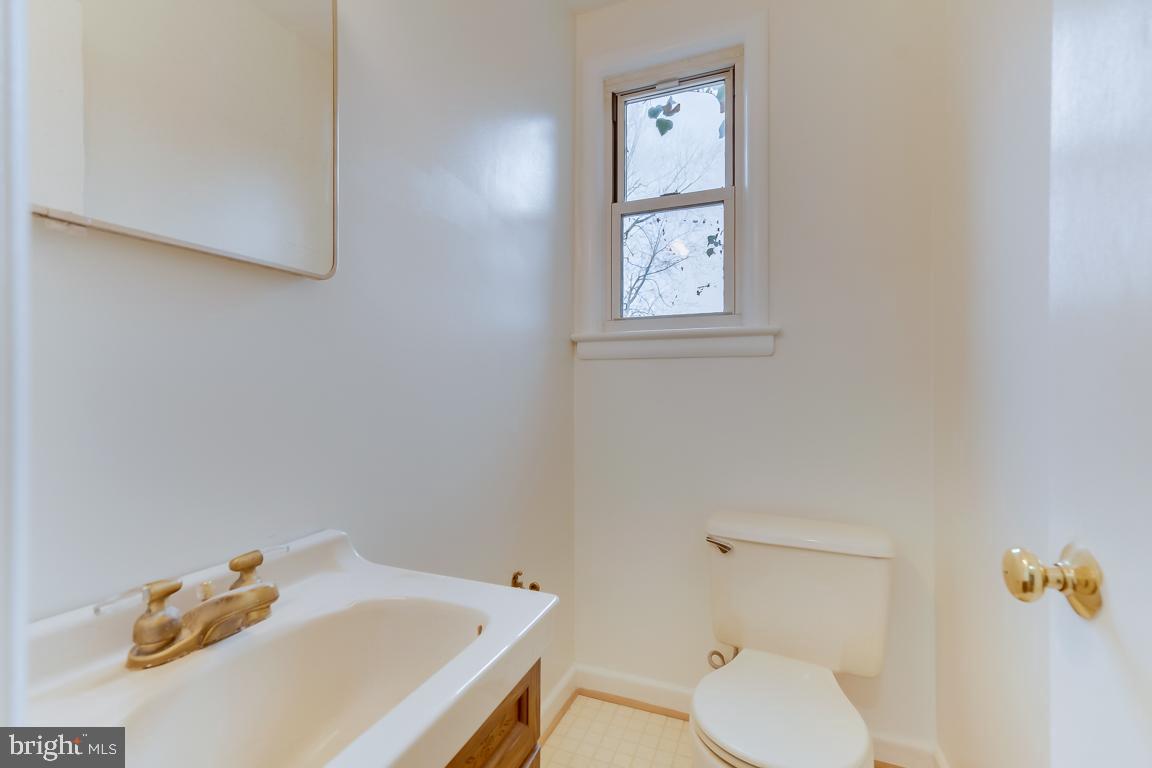 1012 Ruatan Street Silver Spring, MD 20903 - Photo 9 of 15 Gallery Image 9