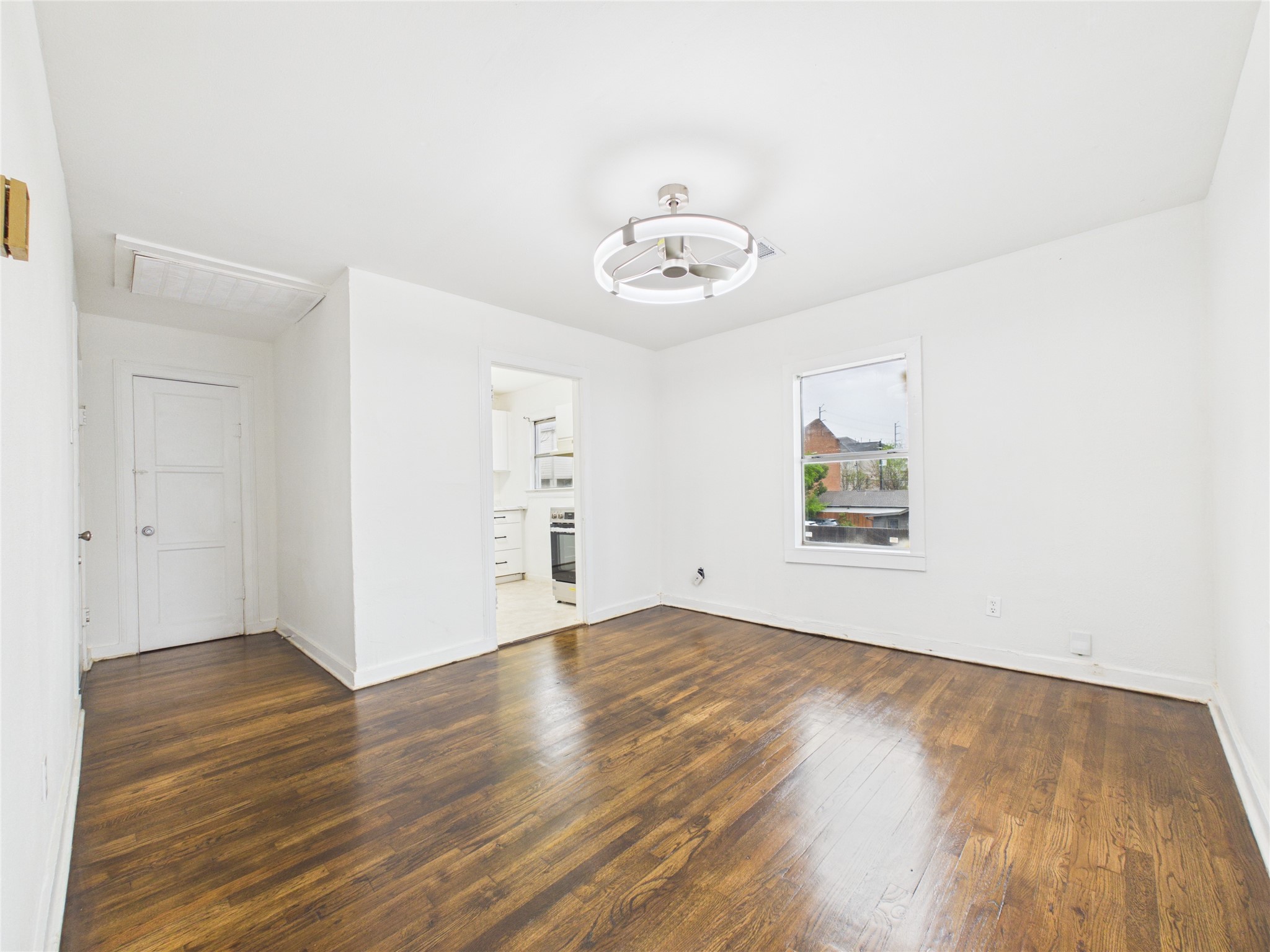 2016 Dunlavy Street, Unit 3 Houston, TX 77006 - Photo 2 of 16