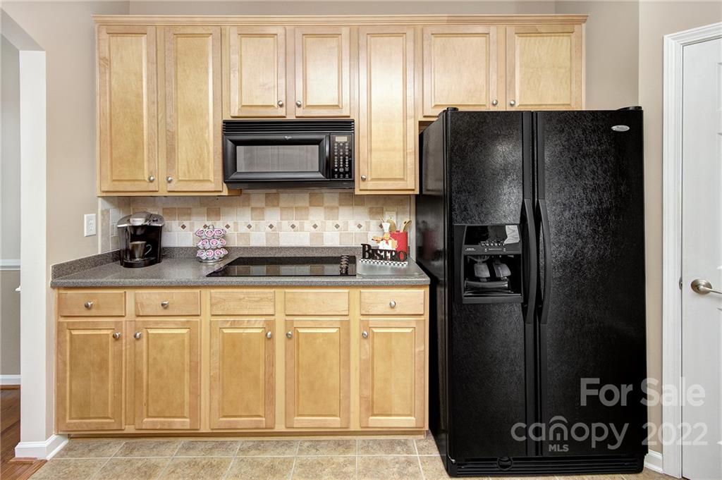 256 Garnet Court Fort Mill, SC 29708 - Photo 9 of 34 a kitchen with stainless steel appliances granite countertop a refrigerator and a stove