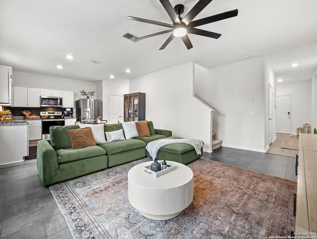 $1,700 | 5484 Rue Girard, Converse, TX 78109