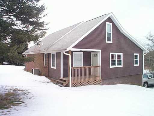 965 Cliff Mine Road Coraopolis, PA 15108 - Photo 7 of 8 Gallery Image 7