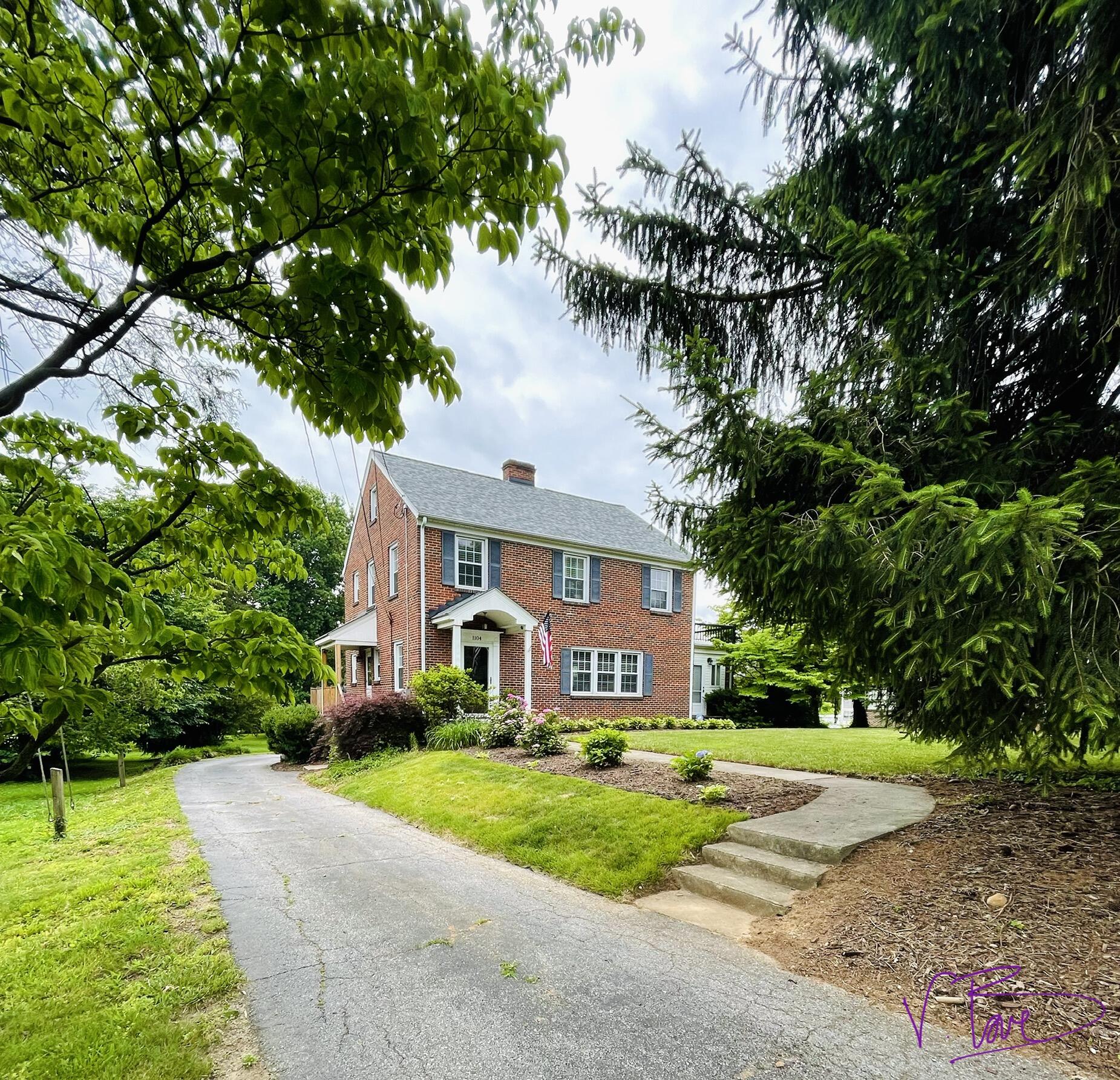 1104 Highland Road Salem, VA 24153 - Photo 2 of 49 17E95959-238D-4CD6-A815-A40D29047AA4