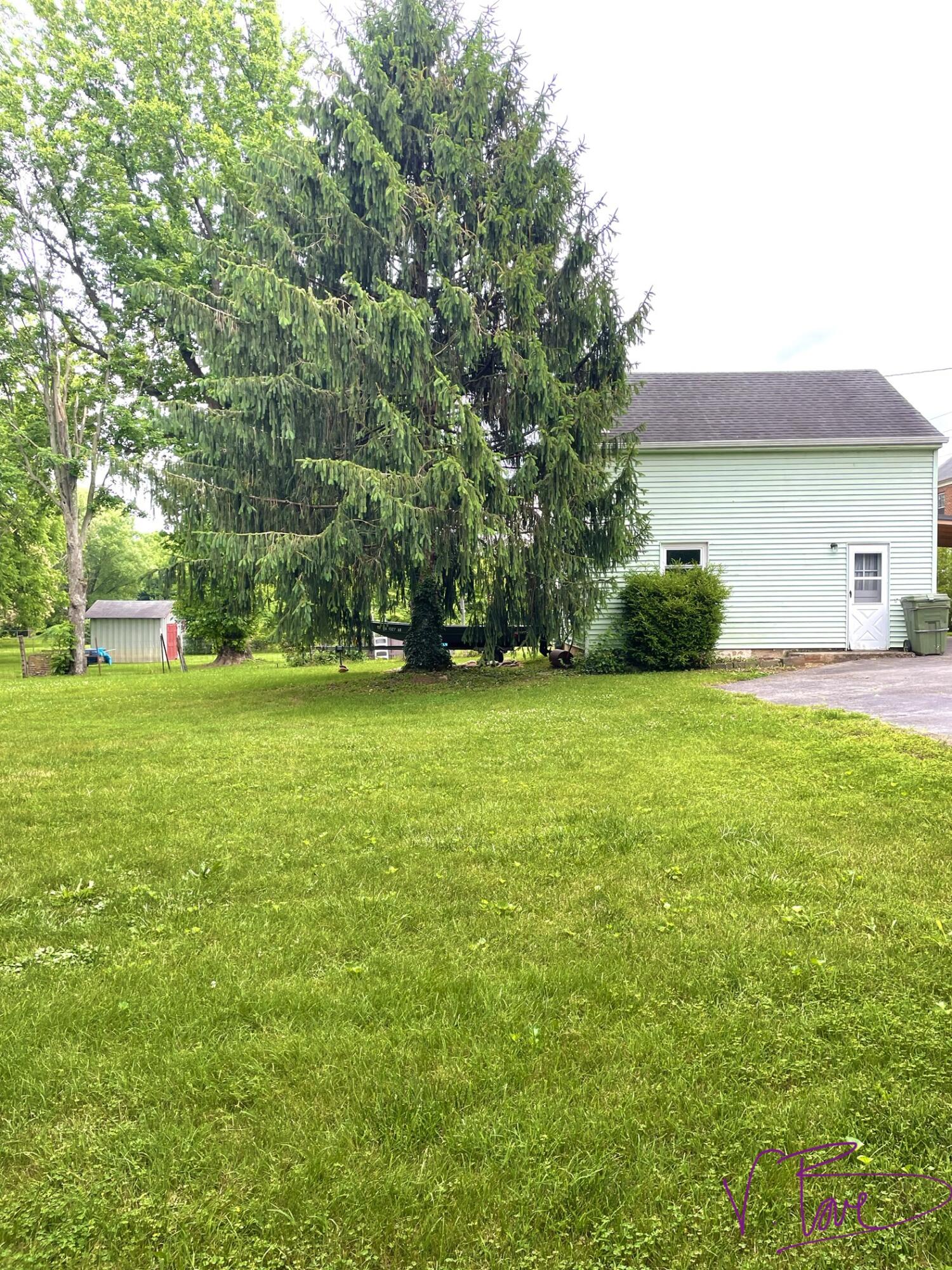 1104 Highland Road Salem, VA 24153 - Photo 45 of 49 42DBD56D-24CC-4584-BBC4-F4D092631777