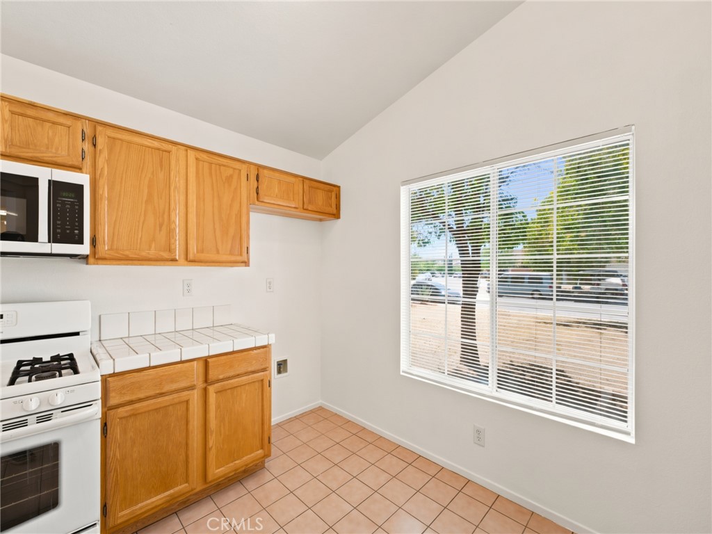 37024 Boxleaf Road Palmdale, CA 93550 - Photo 12 of 34