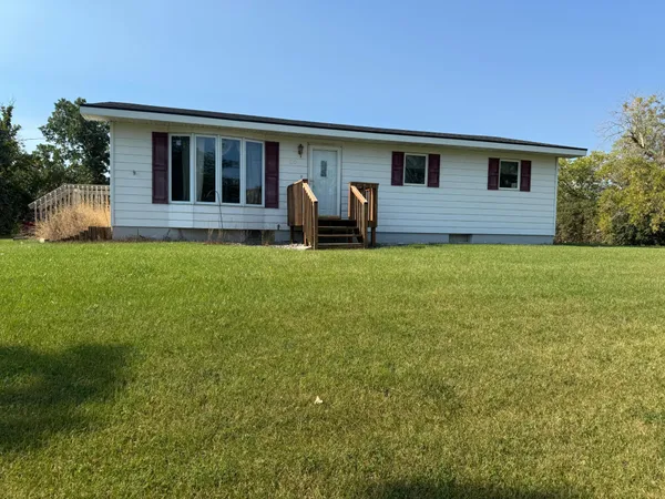 $135,000 | 110 East Stokes Avenue, Badger, MN 56714