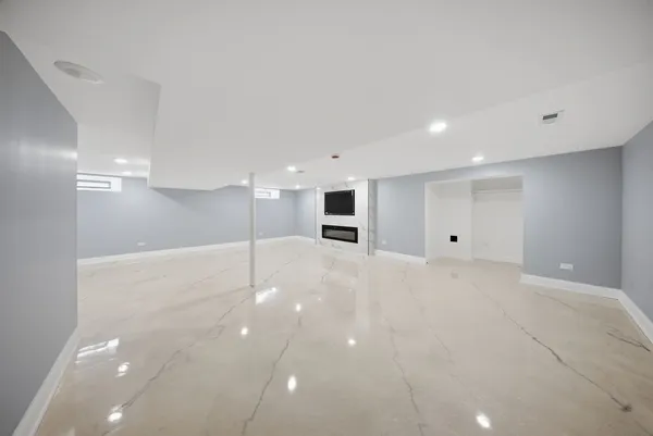 $339,999 | 15566 Gouwens Lane, South Holland, IL 60473