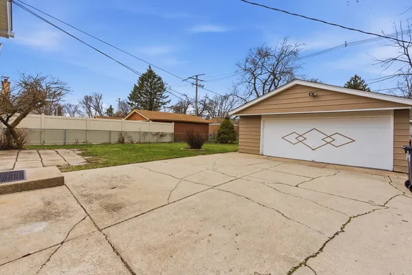$339,999 | 15566 Gouwens Lane, South Holland, IL 60473