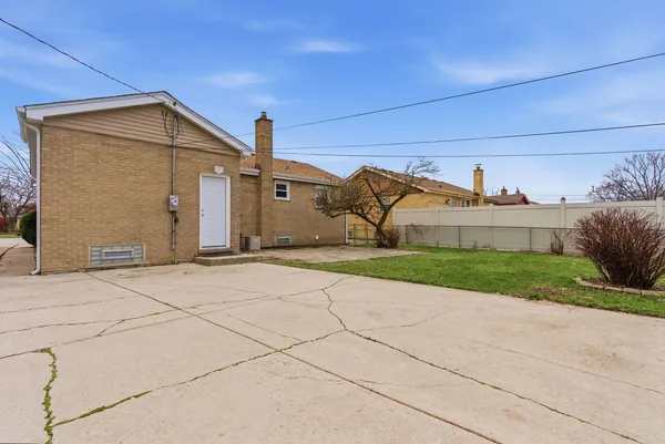 $339,999 | 15566 Gouwens Lane, South Holland, IL 60473